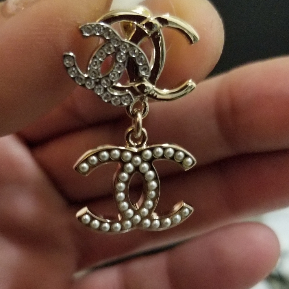 HOSTPICK!!!Chanel Metiers d’Art drop earrings - Picture 7 of 17
